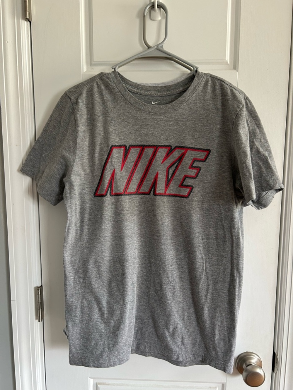 Nike Men's Gray Spell Out Graphic T-Shirt - Size Small